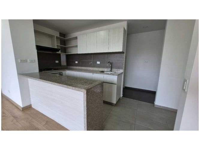Apartamento de 3 alcobas en venta en Tres Esquinas, Sabaneta, 87 m² · foto 4 de 18