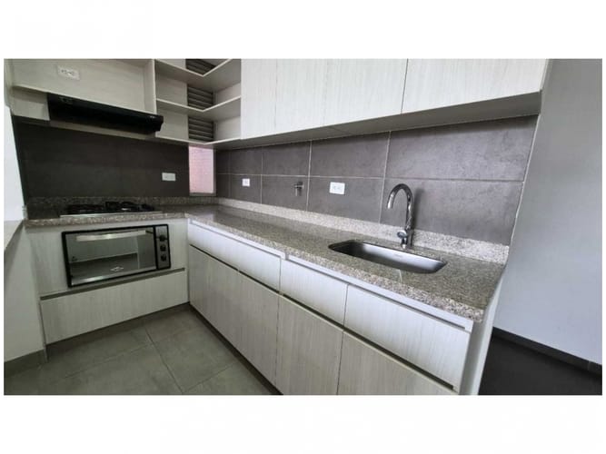 Apartamento de 3 alcobas en venta en Tres Esquinas, Sabaneta, 87 m² · foto 5 de 18
