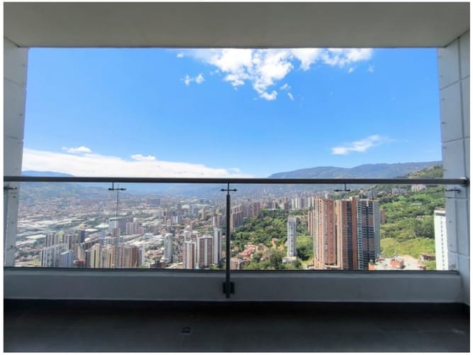 Apartamento de 2 alcobas en venta en Las Lomitas, Sabaneta, 74 m² · foto 2 de 22