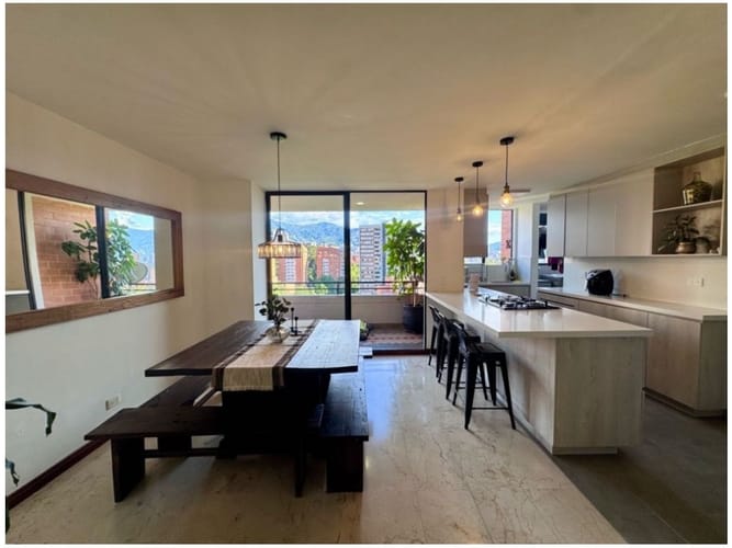 Apartamento de 3 alcobas en venta en El Poblado, Medellín, 149 m² · foto 2 de 24