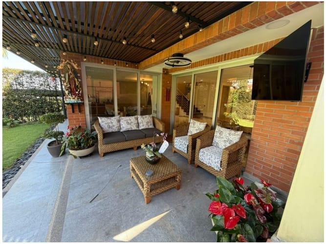 Casa en venta en Loma Benedictinos, Envigado · foto 3 de 19