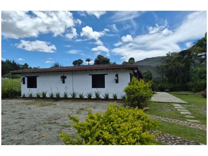 Casa de 5 alcobas en venta en La Ceja · foto 9 de 13