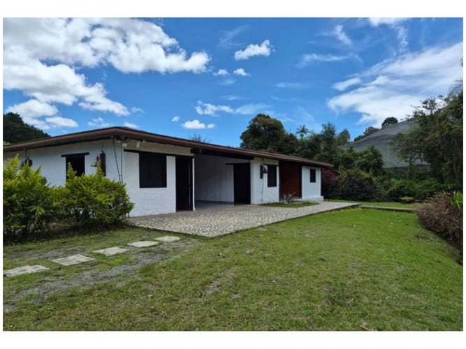 Casa de 5 alcobas en venta en La Ceja · foto 10 de 13