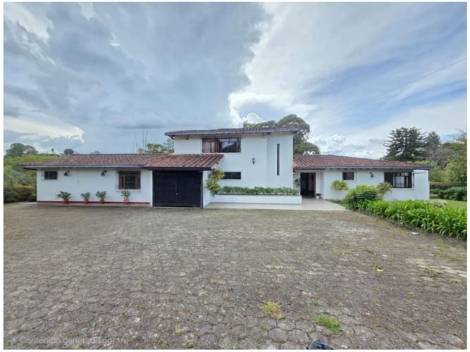 Casa de 5 alcobas en venta en La Ceja, 325 m² · foto 2 de 24
