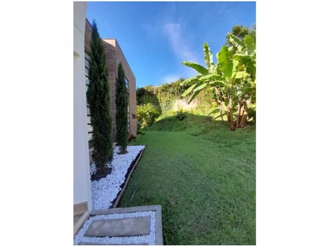 Casa de 5 alcobas en venta en Escobero, Envigado, 430 m² · foto 3 de 24