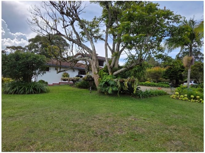 Casa de 5 alcobas en venta en La Ceja, 325 m² · foto 8 de 24