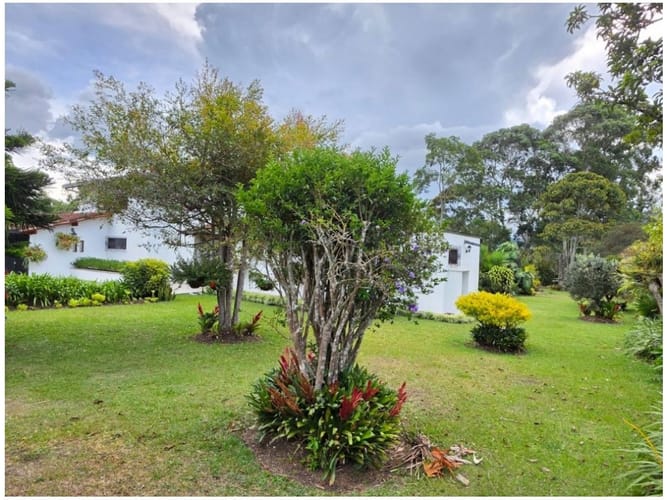 Casa de 5 alcobas en venta en La Ceja, 325 m² · foto 11 de 24