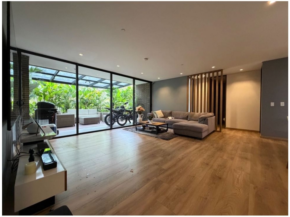Apartamento en venta en El Poblado, Medellín · foto 2 de 19
