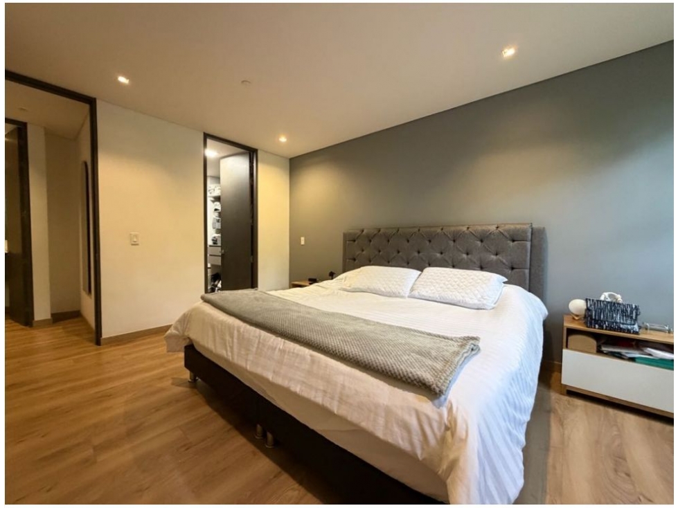 Apartamento en venta en El Poblado, Medellín · foto 8 de 19