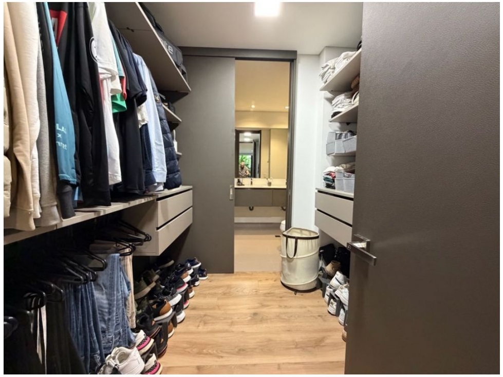 Apartamento en venta en El Poblado, Medellín · foto 11 de 19