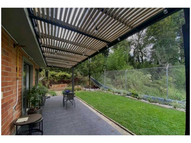 Casa de 4 alcobas en venta en El Carmelo Ii, Sabaneta, 296 m² · foto 2 de 18