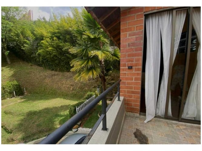 Casa de 4 alcobas en venta en El Carmelo Ii, Sabaneta, 296 m² · foto 3 de 18