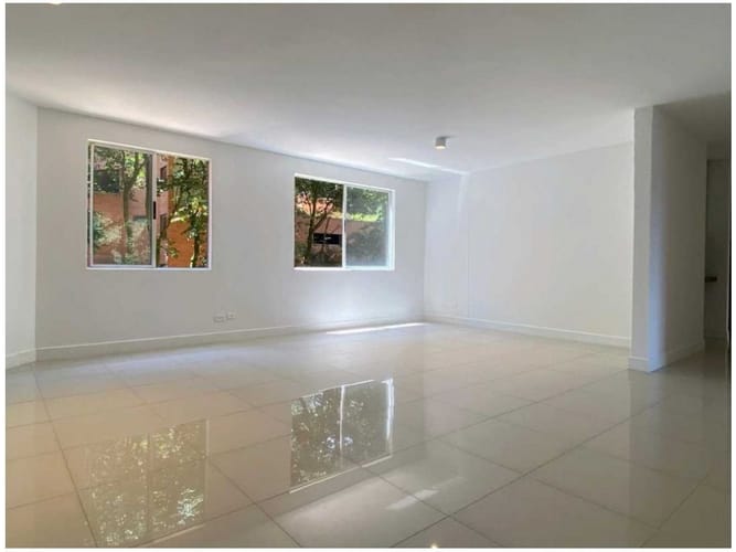 Apartamento de 3 alcobas en venta en El Poblado, Medellín, 132 m² · foto 2 de 20