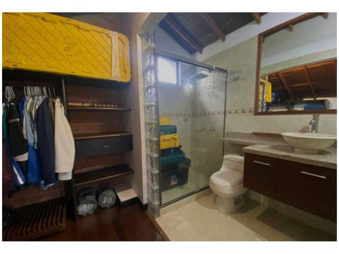Casa de 4 alcobas en venta en El Carmelo Ii, Sabaneta, 296 m² · foto 9 de 18