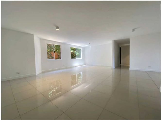 Apartamento de 3 alcobas en venta en El Poblado, Medellín, 132 m² · foto 4 de 20