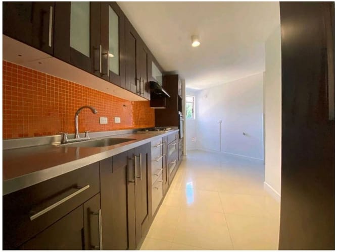 Apartamento de 3 alcobas en venta en El Poblado, Medellín, 132 m² · foto 5 de 20