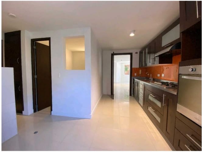 Apartamento de 3 alcobas en venta en El Poblado, Medellín, 132 m² · foto 6 de 20
