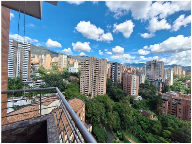 Apartamento de 3 alcobas en venta en El Poblado, Medellín, 134 m² · foto 2 de 24