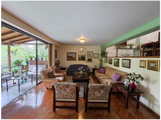 Casa de 3 alcobas en venta en El Poblado, Medellín, 246 m² · foto 2 de 24