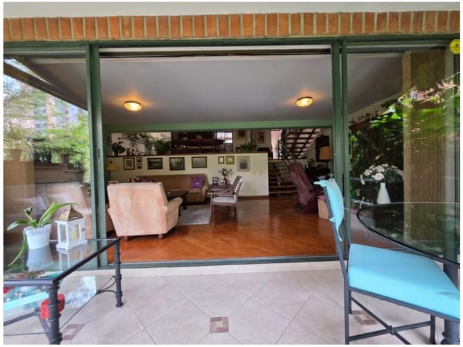 Casa de 3 alcobas en venta en El Poblado, Medellín, 246 m² · foto 3 de 24