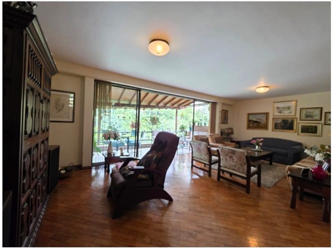 Casa de 3 alcobas en venta en El Poblado, Medellín, 246 m² · foto 5 de 24