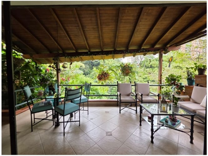 Casa de 3 alcobas en venta en El Poblado, Medellín, 246 m² · foto 6 de 24