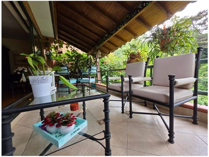 Casa de 3 alcobas en venta en El Poblado, Medellín, 246 m² · foto 9 de 24