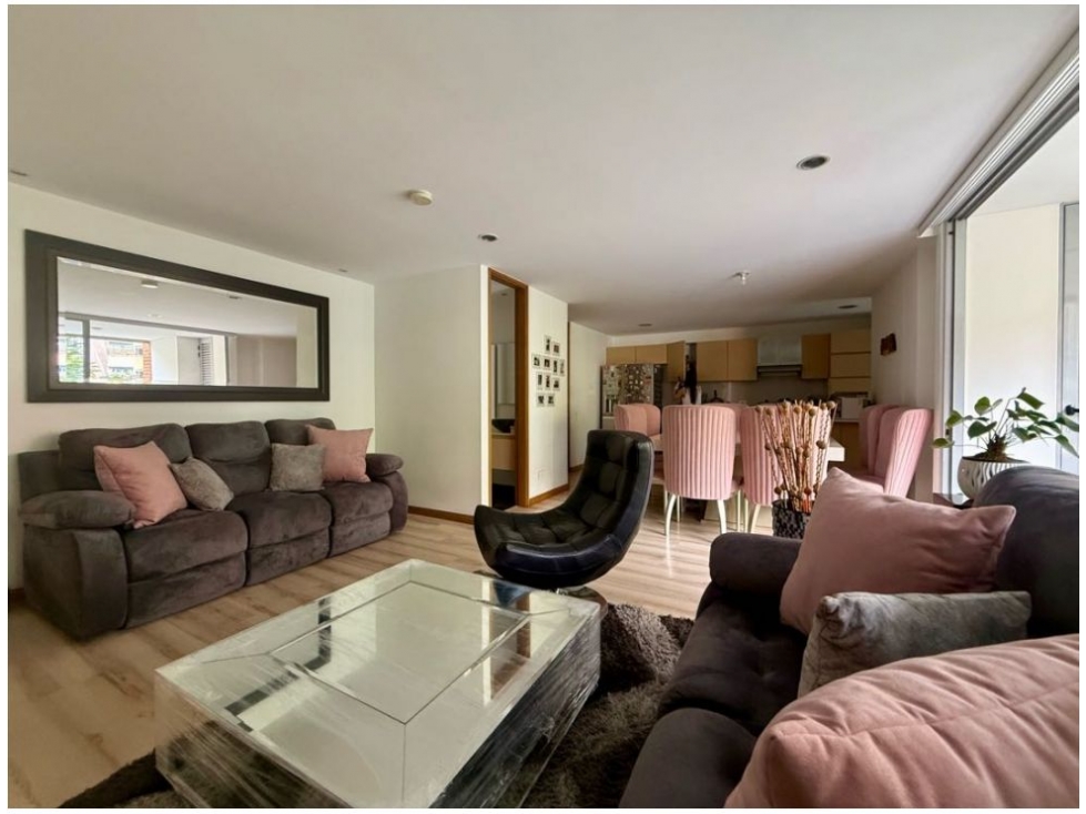 Apartamento en venta en Loma Benedictinos, Envigado · foto 2 de 24