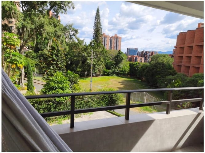 Apartamento en venta en El Poblado, Medellín · foto 8 de 24
