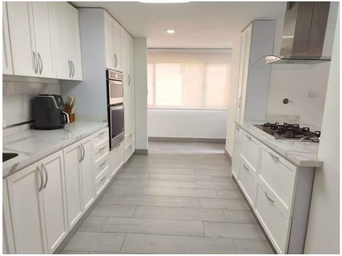 Apartamento en venta en El Poblado, Medellín · foto 12 de 24