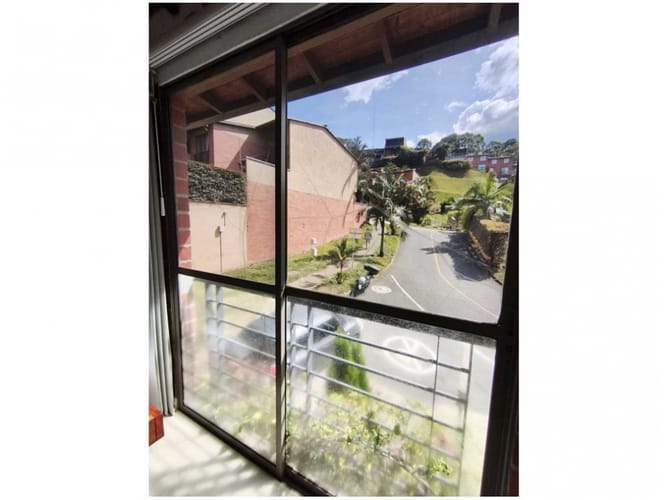 Casa de 3 alcobas en venta en Las Antillas, Envigado, 250 m² · foto 12 de 24