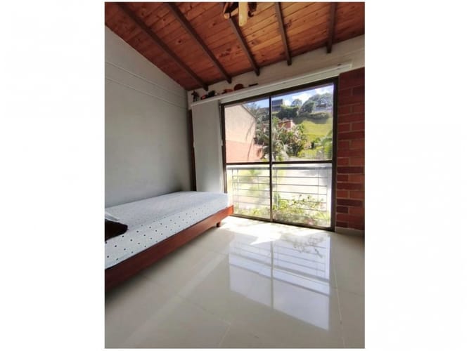 Casa de 3 alcobas en venta en Las Antillas, Envigado, 250 m² · foto 13 de 24