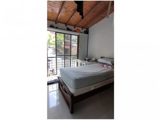 Casa de 3 alcobas en venta en Las Antillas, Envigado, 250 m² · foto 14 de 24