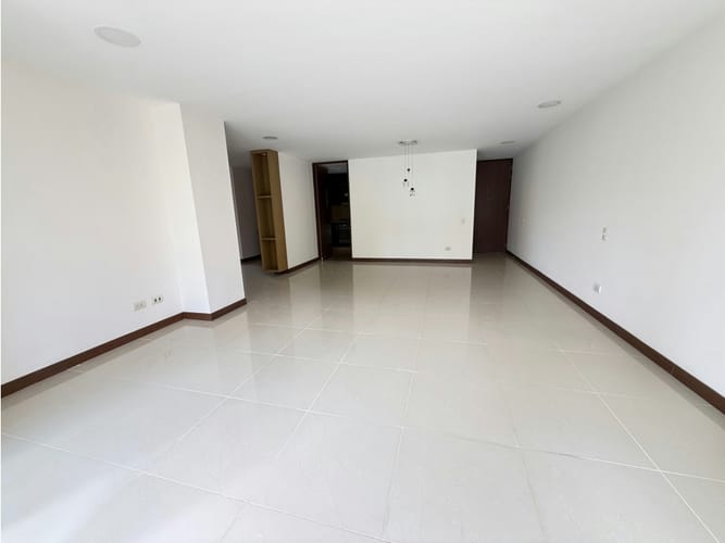 Apartamento de 3 alcobas en venta en Avila, Envigado, 135 m² · foto 4 de 15