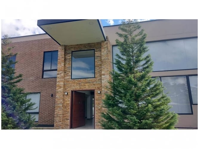 Casa de 4 alcobas en venta en So�Adora, El Carmen de Viboral · foto 2 de 24