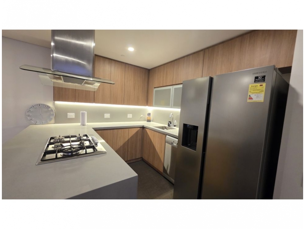Apartamento en venta en El Poblado, Medellín · foto 2 de 24