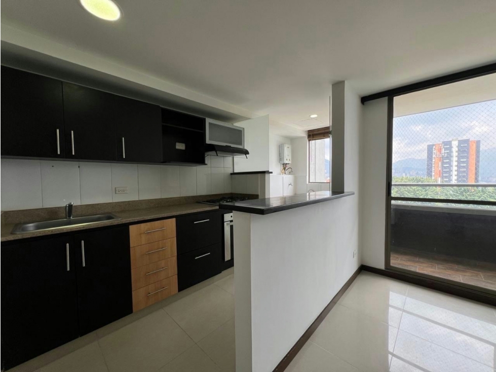 Apartamento en venta en La Abadia, Medellín · foto 2 de 10