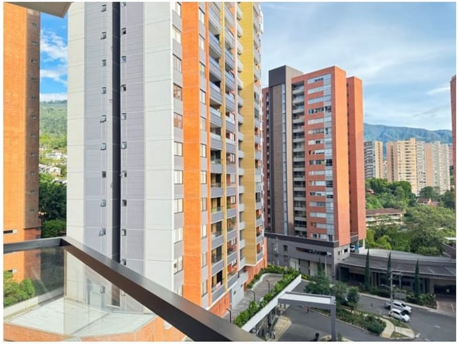 Apartamento de 2 alcobas en venta en Camino Verde, Envigado, 97 m² · foto 2 de 17