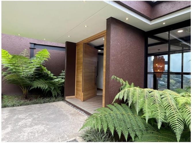 Casa de 3 alcobas en venta en El Poblado, Medellín · foto 6 de 24