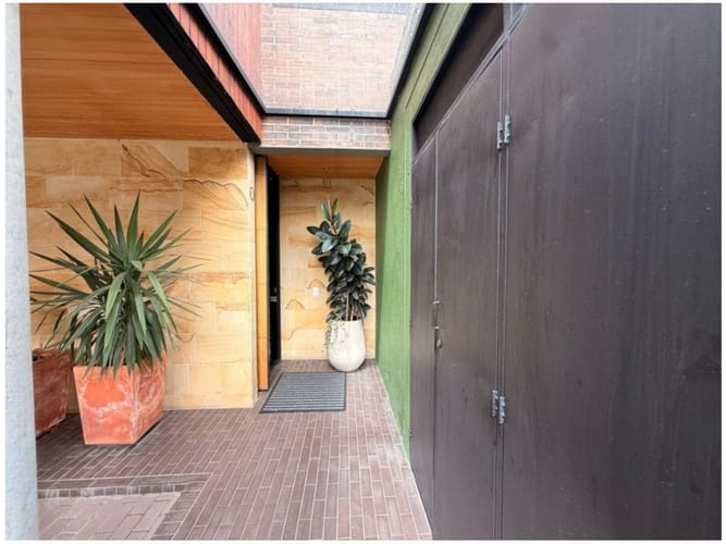 Casa de 5 alcobas en venta en Loma El Atravesado, Envigado, 345 m² · foto 2 de 24