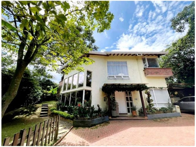 Casa de 3 alcobas en venta en El Esmeraldal, Envigado, 260 m² · foto 2 de 17