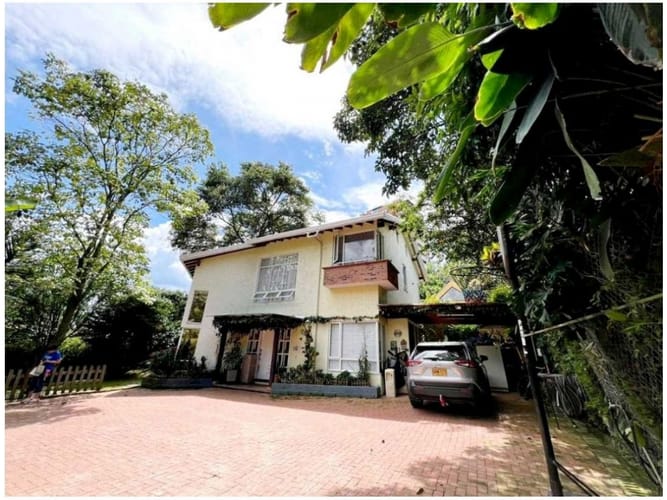 Casa de 3 alcobas en venta en El Esmeraldal, Envigado, 260 m² · foto 3 de 17
