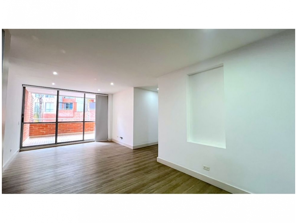 Apartamento en venta en Cumbres, Envigado · foto 2 de 24