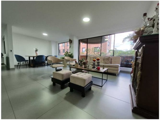 Apartamento en venta en El Poblado, Medellín · foto 2 de 17