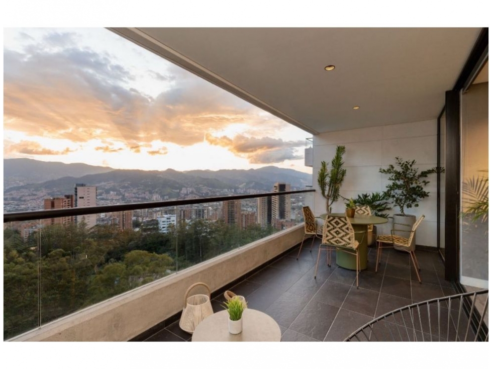 Apartamento en venta en El Poblado, Medellín · foto 2 de 24