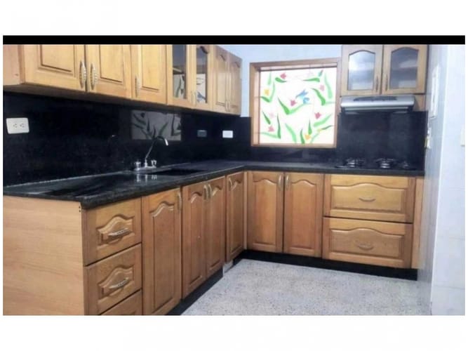 Casa de 4 alcobas en venta en La Almeria, Medellín, 221 m² · foto 7 de 10
