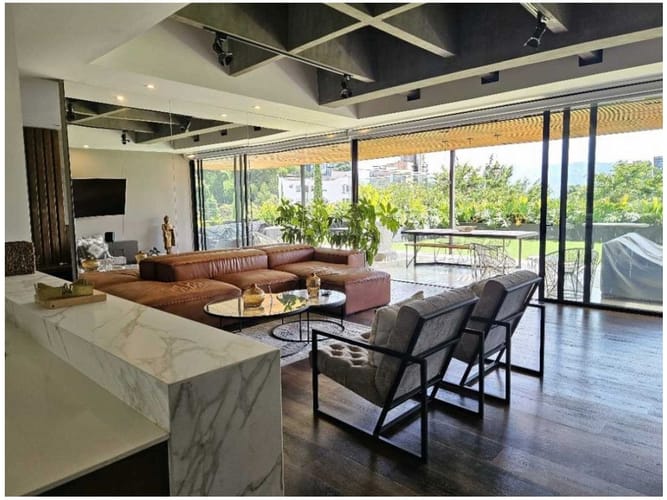 Apartamento de 2 alcobas en venta en El Poblado, Medellín, 300 m² · foto 2 de 15