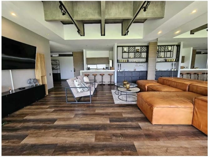 Apartamento de 2 alcobas en venta en El Poblado, Medellín, 300 m² · foto 3 de 15
