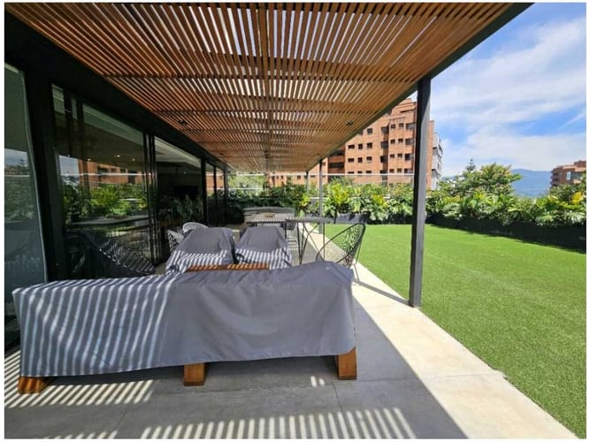 Apartamento de 2 alcobas en venta en El Poblado, Medellín, 300 m² · foto 5 de 15