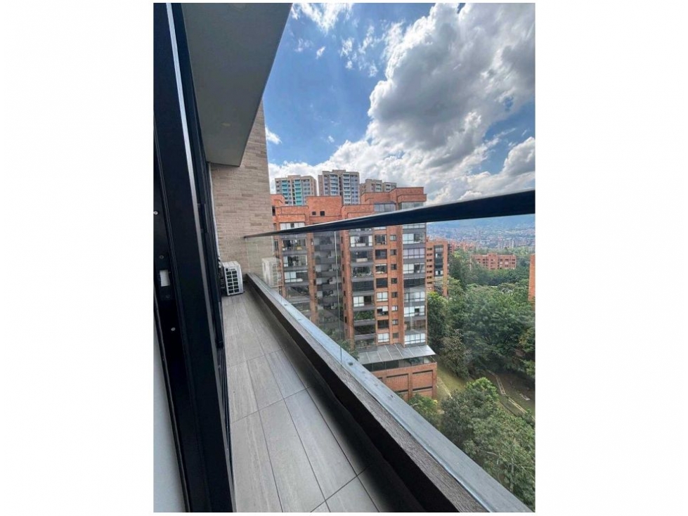 Apartamento en venta en El Poblado, Medellín · foto 2 de 20